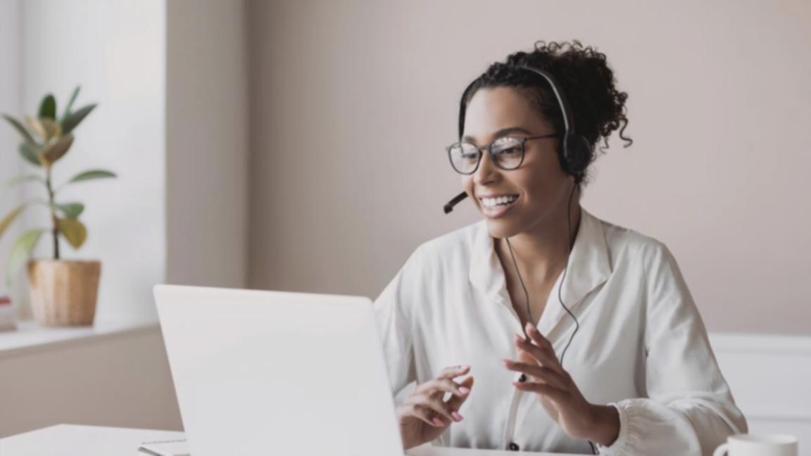 Finanzplanung Arbeitsumgebung mit Dokumenten und Analyse